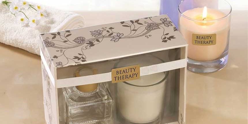 Confezione regalo per candela e profumo con etichette adesive in carta satinata oro