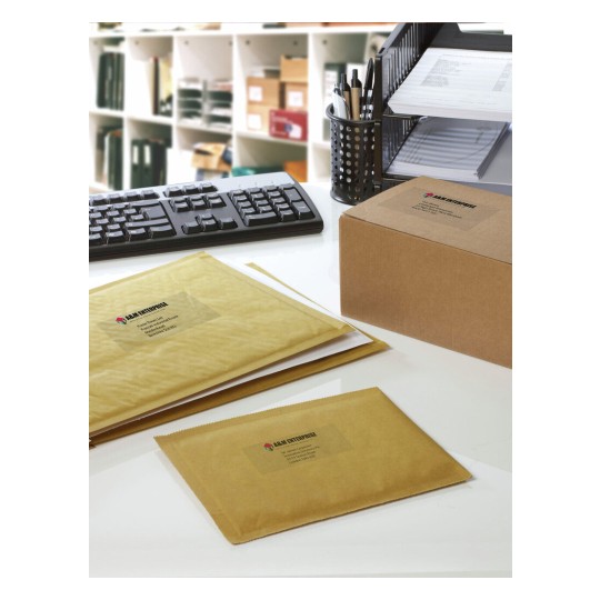 labels for parcels & packages shot 19a